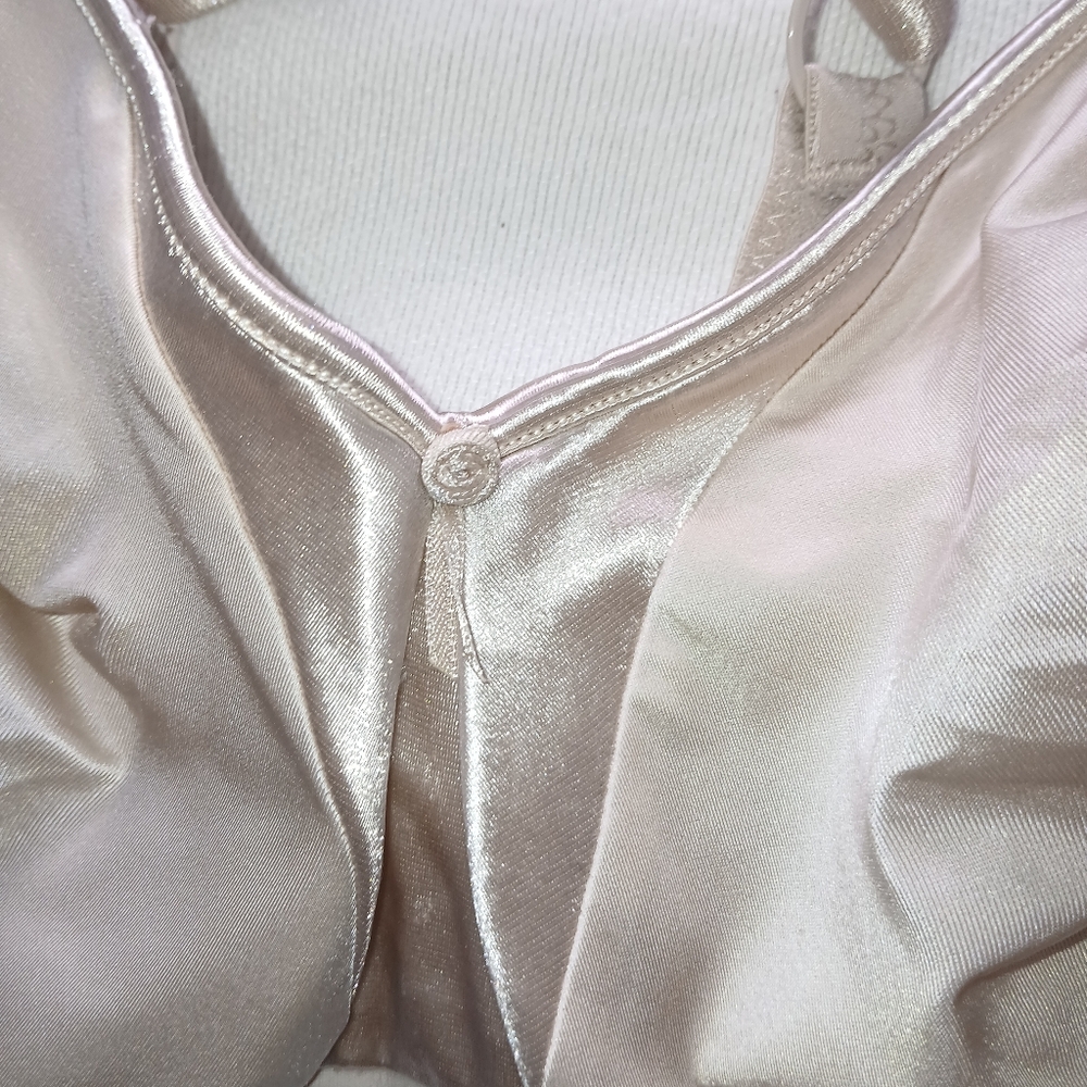 Sz.42DD Womens Olga Signature Satin Bra - Picture 3 of 8